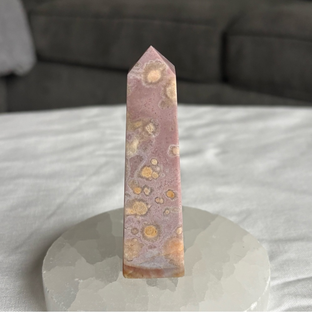 Pink amethyst and flower agate tower